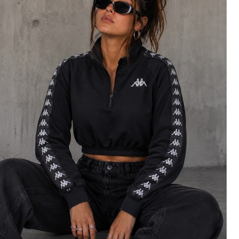 Kappa L Cropped Banda Puria Sweatshirt Black 1/4 Zip Logo Tape Sleeve Sporty